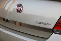 Fiat Linea 2006–2018 Nerezová lišta na víko kufru 2006-2012 (nerez) fotografie 2