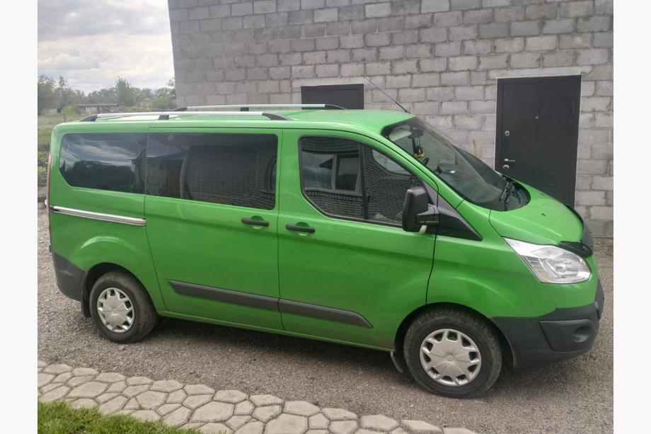 Ford Custom 2013–2022 Chromované střešní ližiny Dlouhé, plastové patky Fotografie 12