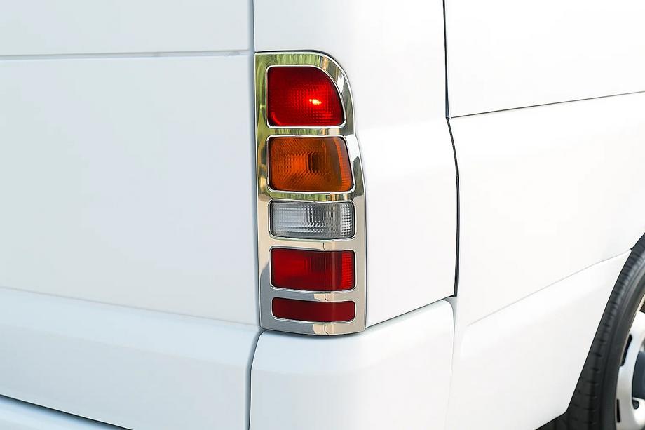 Ford Transit 2000–2014 Nerezové kryty zadních světel (2 ks) Image
