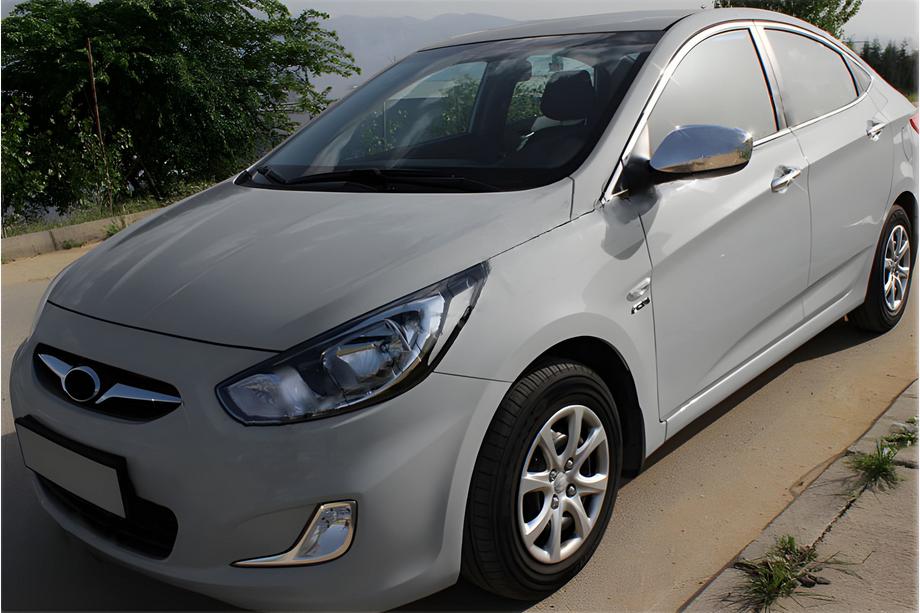 Hyundai Accent 2011–2017 Chromové kryty zpětných zrcátek bez výřezu pro blinkr (2 ks) Image