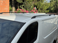 Opel Vivaro 2015–2019 Černé střešní ližiny Krátká, plastové patky fotografie 4