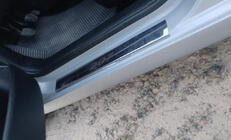 Peugeot 207 2006–2014 Nerezové kryty prahů Carmos (4 ks) fotografie 4