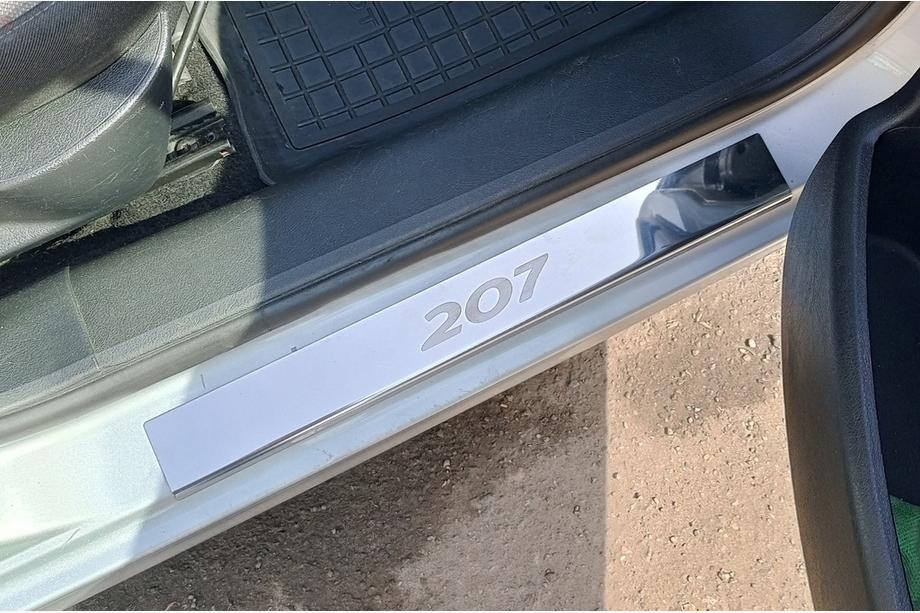 Peugeot 207 2006–2014 Nerezové kryty prahů Carmos (4 ks) Image