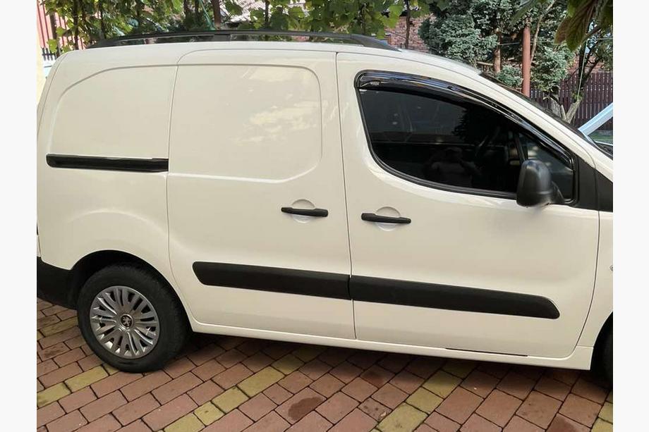 Peugeot Partner Tepee 2008–2018 Černé střešní ližiny Image