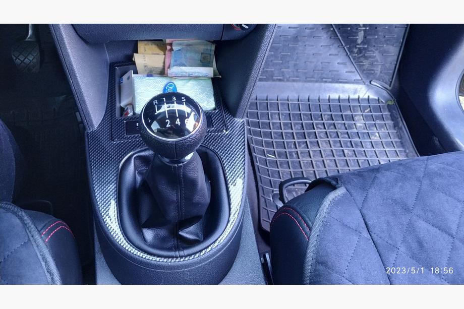 Volkswagen Touran 2003–2010 Kryty palubní desky Fotografie 13