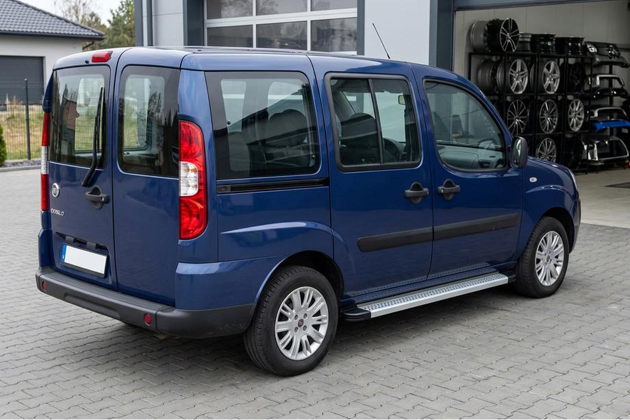 Fiat Doblo I 2005–2010 Boční nášlapy Maya V2 (2 ks, hliník) Maxi (dlouhý rozvor) Image