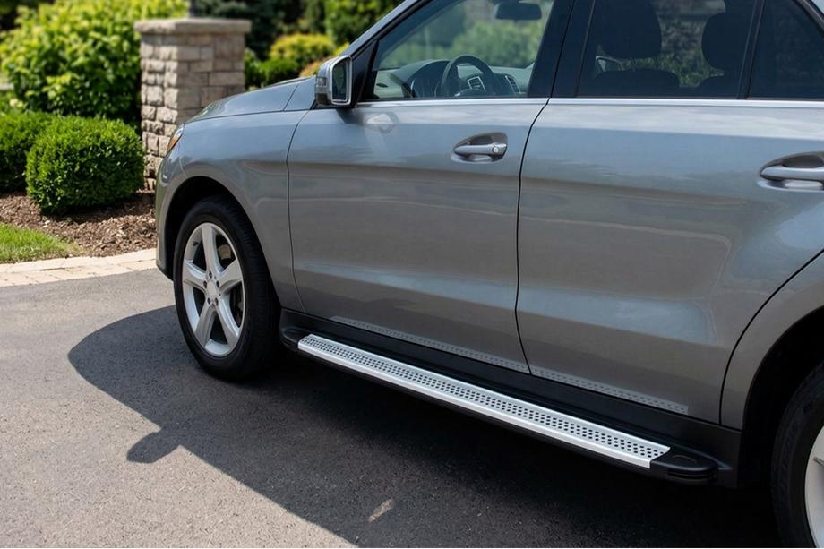 Mercedes GLE/ML třída W166 2011–2018 Boční nášlapy Maya V2 (2 ks, hliník) Fotografie 1