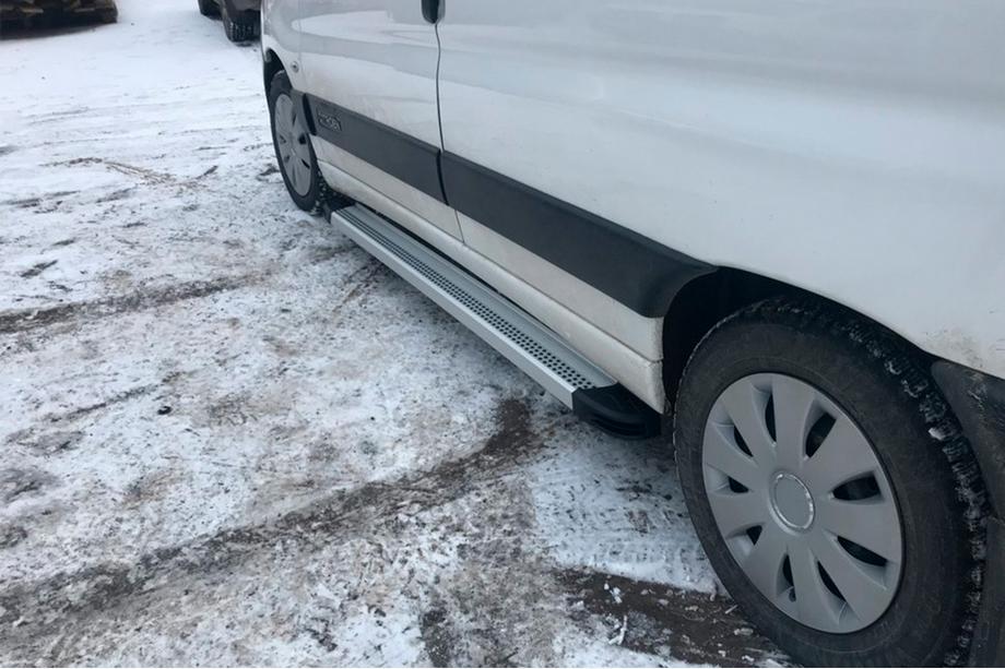 Peugeot Partner 1996–2008 Boční nášlapy Maya V2 (2 ks, hliník) Image