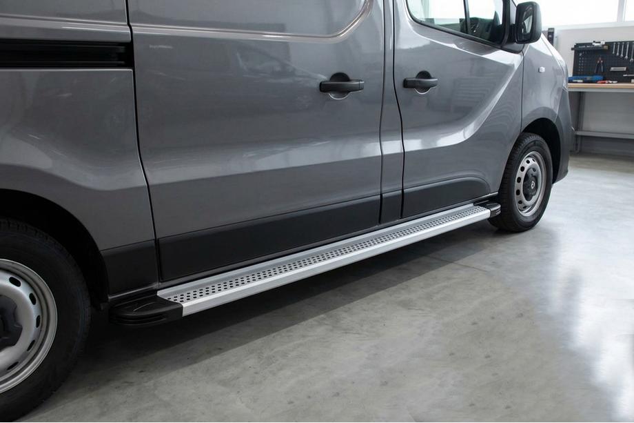 Renault Trafic 2001–2015 Boční nášlapy Maya V2 (2 ks, hliník) Image