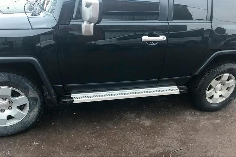 Toyota FJ Cruiser 2006–2022 Boční nášlapy Maya V2 (2 ks, hliník) Fotografie 5