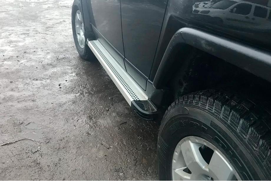 Toyota FJ Cruiser 2006–2022 Boční nášlapy Maya V2 (2 ks, hliník) Fotografie 6