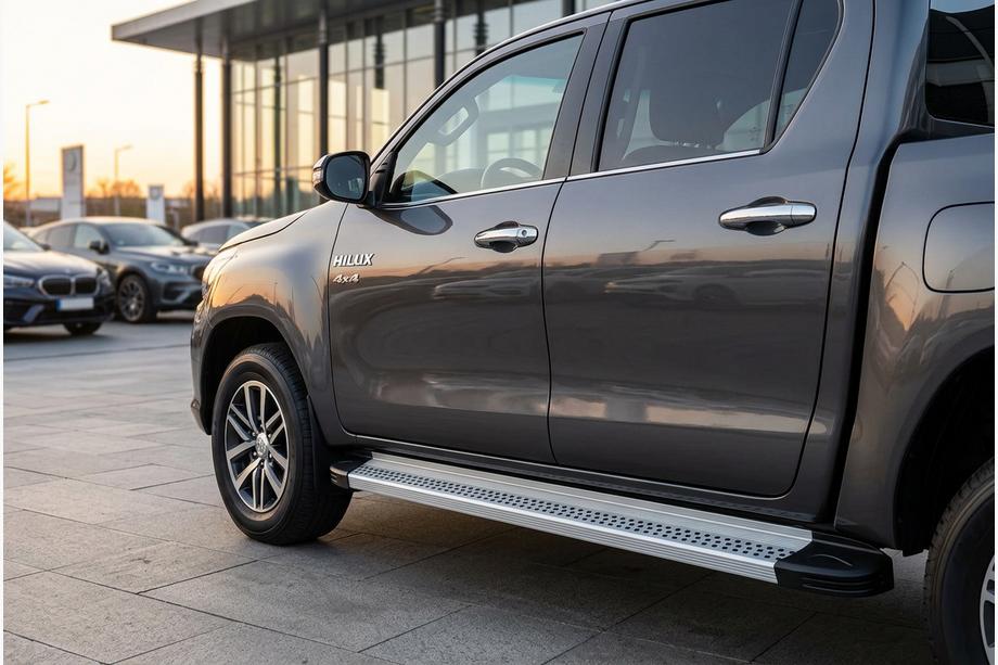 Toyota Hilux 2015– Boční nášlapy Maya V2 (2 ks, hliník) Image