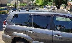 Toyota Land Cruiser Prado 120 2002–2009 Turecké chromované střešní ližiny Plastové patky fotografie 2
