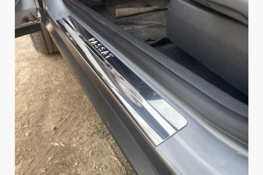 Volkswagen Passat B5 1997–2005 Nerezové kryty prahů OmsaLine (4 ks, nerez) Image