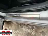 Volkswagen Passat B7 2012–2015 Nerezové kryty prahů Nataniko (4 ks, nerez) Amerika, Premium – páska 3M, 0,8 mm fotografie 2