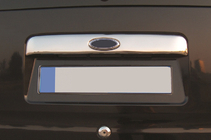 Ford Connect 2006–2009 Chromová lišta nad SPZ (montáž na originál, s místem pro logo, nerez) OmsaLine – italská nerezová ocel fotografie 1