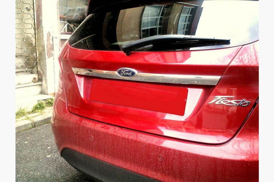 Ford Fiesta 2008–2017 Chromová lišta nad SPZ (nerez) OmsaLine – italská nerezová ocel Image