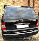 Mercedes ML W163 1997–2005 Nerezová lišta nad SPZ fotografie 1