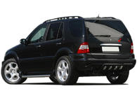 Mercedes ML W163 1997–2005 Nerezová lišta nad SPZ fotografie 2