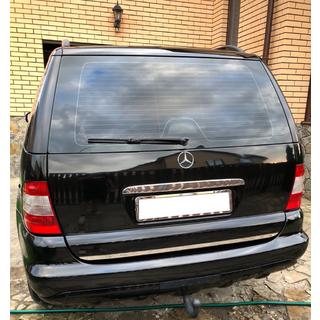 Nerezová lišta nad SPZ Mercedes ML W163 1997–2005 fotografie 1