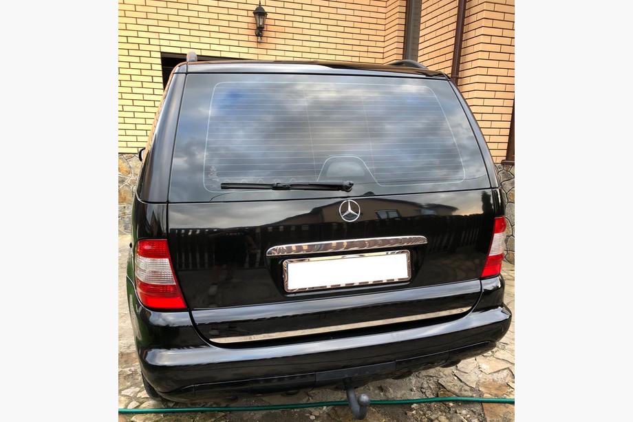 Mercedes ML W163 1997–2005 Nerezová lišta nad SPZ Image