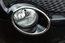 Nissan Juke 2010–2019 Nerezové rámečky na přední světlomety (2 ks) fotografie 1