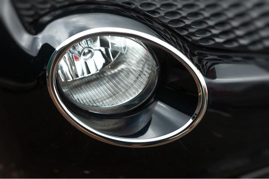 Nissan Juke 2010–2019 Nerezové rámečky na přední světlomety (2 ks) Image