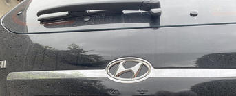 Hyundai Tucson JM 2004– Samolepicí emblém, 125 mm (65 mm) fotografie 2