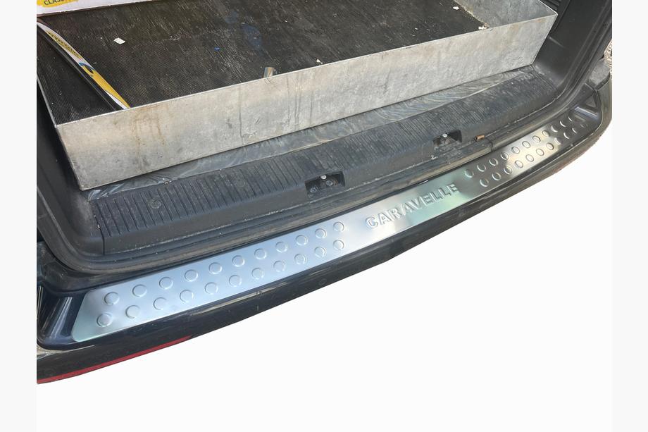 Volkswagen T5 2010–2015 Rovná nerezová lišta na zadní nárazník (Omsa) Multivan Image