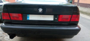 BMW řady 5 E34 1988–1995 Karbonový emblém, Turecko (82 mm) fotografie 4