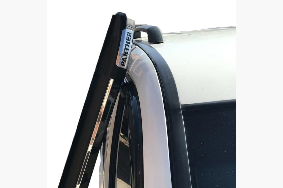 Peugeot Partner Tepee 2008–2018 Boční nášlapy Omsa Black (2 ks, hliník) Image