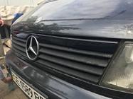 Mercedes Vito W638 1996–2003 Plastová lišta do masky chladiče Matná černá fotografie 2