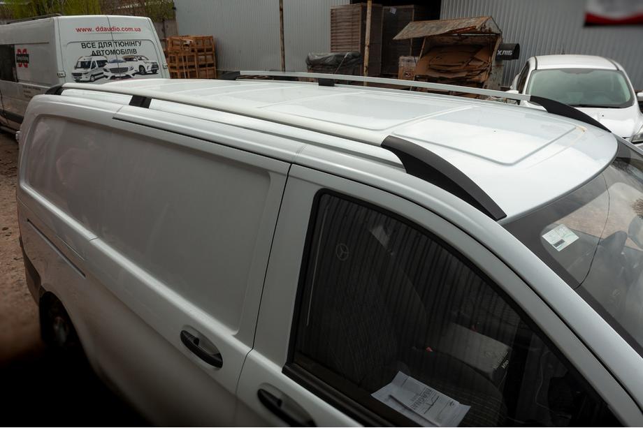 Mercedes Vito/V-class W447 2014– Střešní ližiny ELITE chrom (plastová nožka) Krátký rozvor (Short, Compact) Image