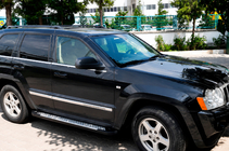 Jeep Grand Cherokee WK 2004–2010 Boční nášlapy Allmond Grey (2 ks, hliník) fotografie 1
