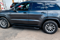 Jeep Grand Cherokee WK2 2010–2021 Boční nášlapy Allmond Black (2 ks, hliník) fotografie 3