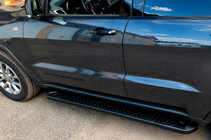 Jeep Grand Cherokee WK2 2010–2021 Boční nášlapy Allmond Black (2 ks, hliník) fotografie 2