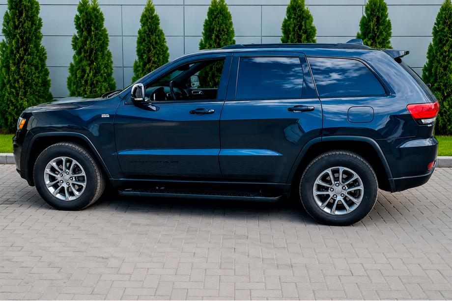 Jeep Grand Cherokee WK2 2010–2021 Boční nášlapy Allmond Black (2 ks, hliník) Image