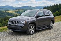 Jeep Compass 2006–2016 Boční nášlapy RedLine Black (2 ks, hliník) fotografie 1