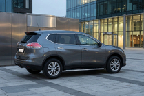 Nissan X-trail T32/Rogue 2014–2021 Boční nášlapy Maydos V1 (2 ks, hliník / nerez) fotografie 1