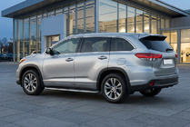 Toyota Highlander 2013–2019 Boční prahy Tayga Grey (2 ks, hliník) fotografie 1