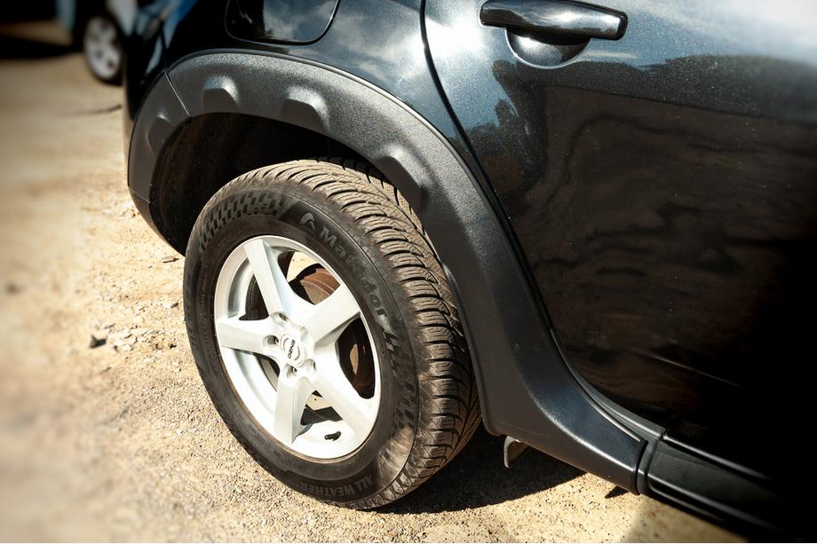 Dacia Duster 2008–2018 Plastové lemy blatníků s výstupky (8 ks) Image