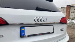 Audi Q5 2008–2017 Chromová lišta nad SPZ (nerez) OmsaLine – italská nerezová ocel fotografie 1