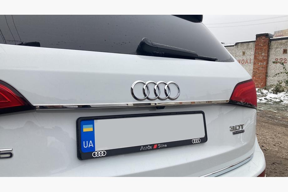 Audi Q5 2008–2017 Chromová lišta nad SPZ (nerez) OmsaLine – italská nerezová ocel Image