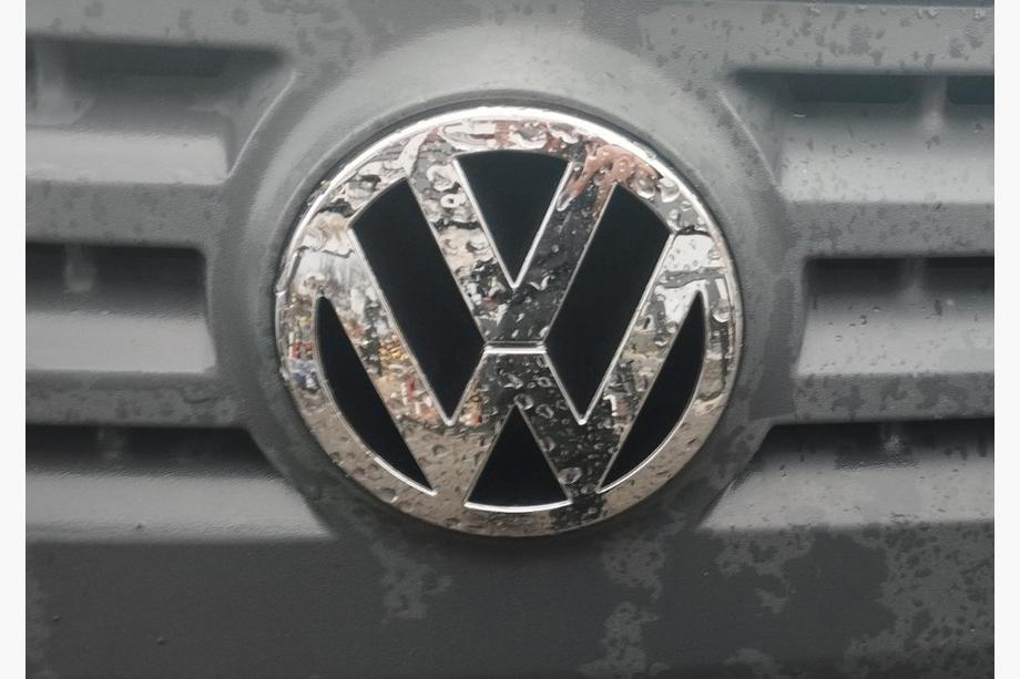 Volkswagen Passat B5 1997–2005 Přední znak (2001-2005, ve stylu originálu) Image