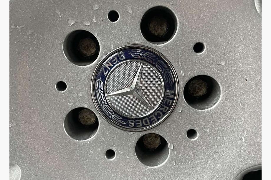 Mercedes-Benz Středové krytky na disky 71/75 mm bez kroužku (4 ks, modré V2) Fotografie 1