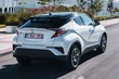 Recenze hybridního crossoveru Toyota C-HR fotografie 2