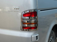 Volkswagen T5 Caravelle 2004–2010 Chromové kryty zadních světel (Carmos, 2 ks, nerez) 1 dveře, Carmos – turecká ocel fotografie 3