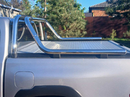Toyota Hilux 2015– Nerezový ochranný oblouk na karoserii fotografie 4