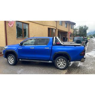 Nerezový ochranný oblouk na karoserii Toyota Hilux 2015– fotografie 1
