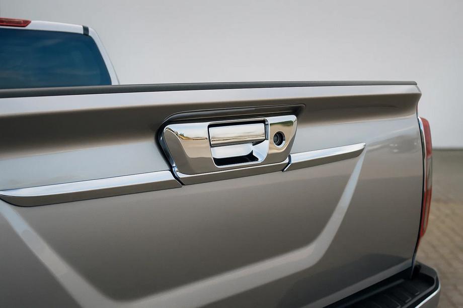 Nissan Navara/NP300 2016– Kryt zadní kliky (bez kamery, nerez) Image
